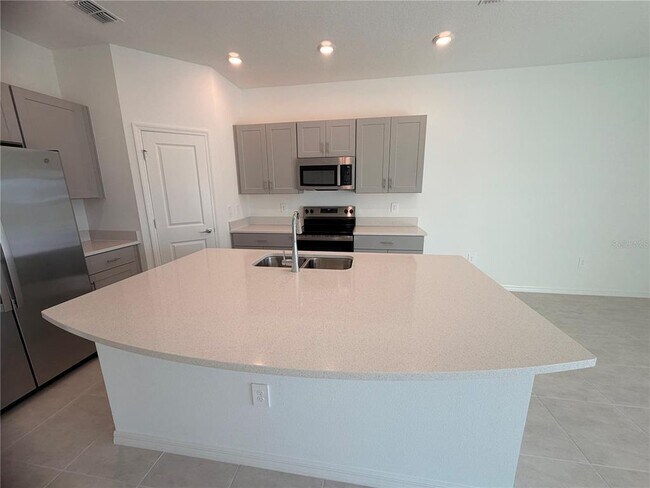 Building Photo - 2212 Portrait St