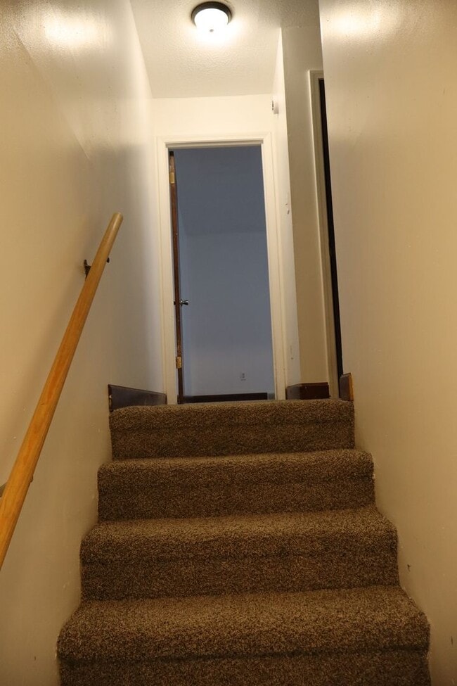 Building Photo - 2305 Southridge Dr