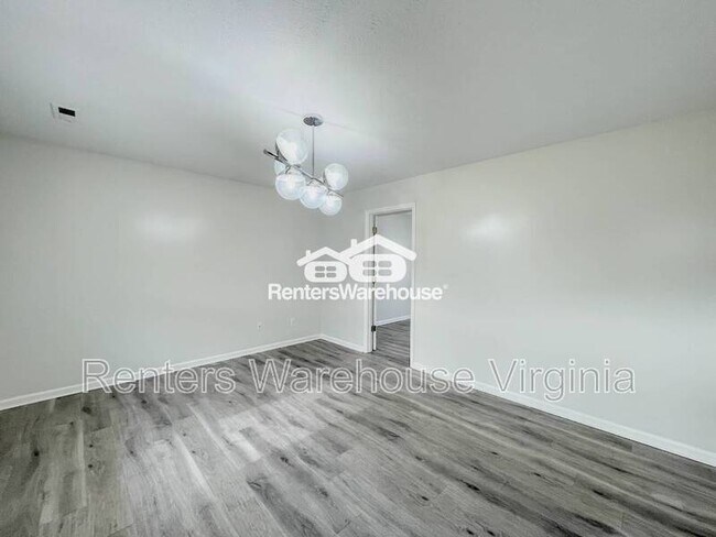 Building Photo - 835 Deer Path Trail