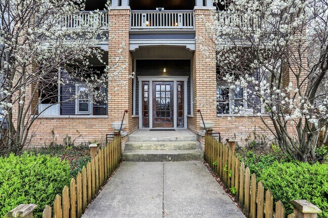 Foto del edificio - 537 E 11th St