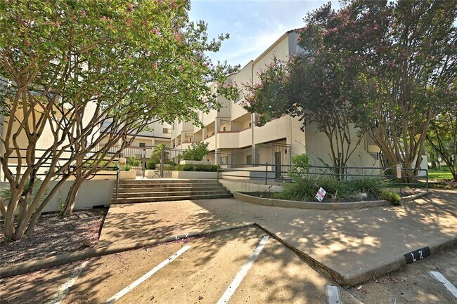 Foto del edificio - 2605 Enfield Rd