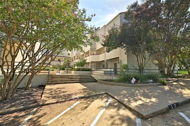 Building Photo - 2605 Enfield Rd