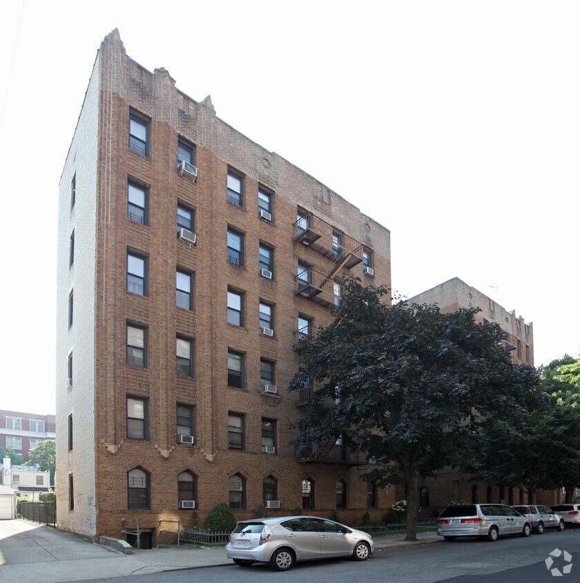 1675 E. 21st Street - 1675 E 21st St