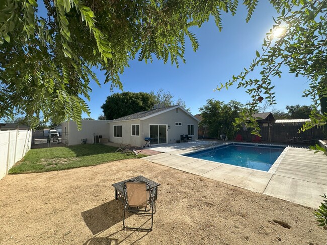 Building Photo - 3712 W Avenue K14