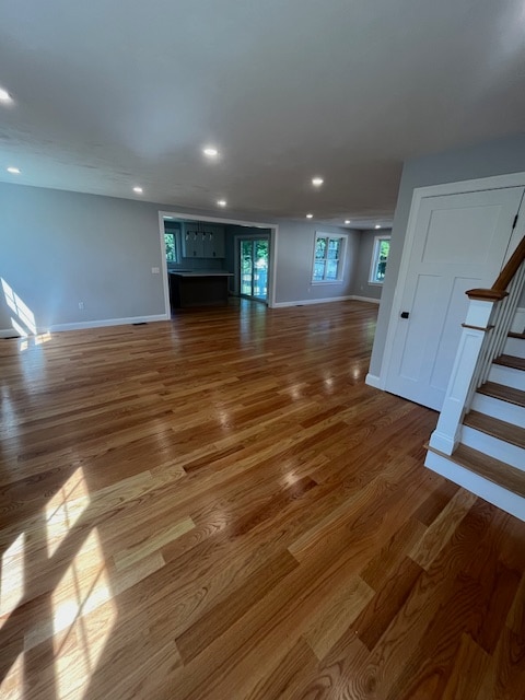 Huge open floorplan with hardwood floors - 159 Washington St