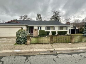 Building Photo - 3335 Panorama Dr