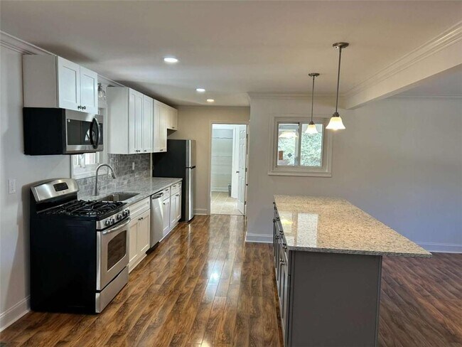 Building Photo - 4642 Elmherst Dr