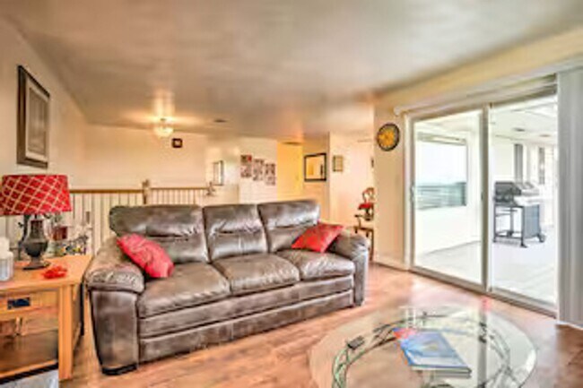 Foto del edificio - 5 Bed 3 Bath House! For Rent!!!