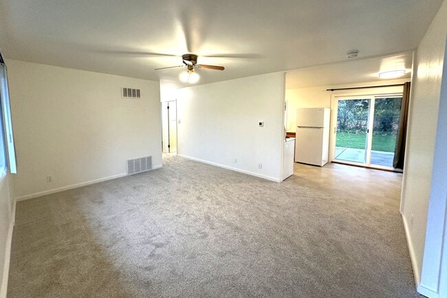 Building Photo - Great house in prime location now available, wont last long!