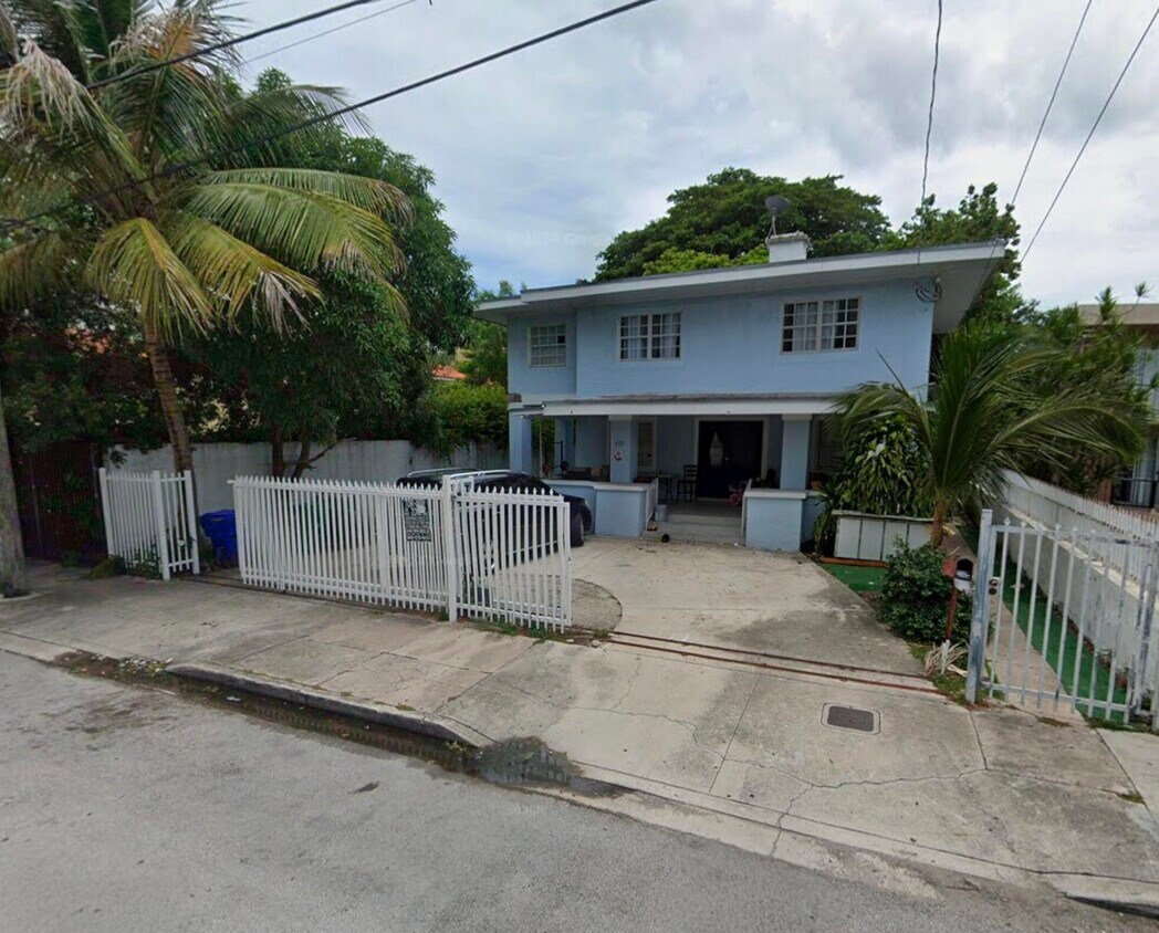 Foto del edificio - 652 NW 1st St
