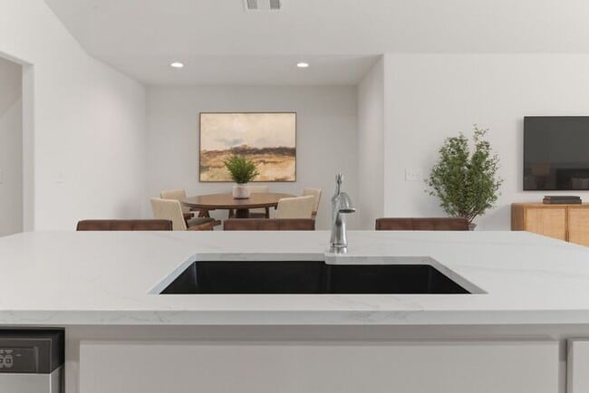 Foto del edificio - 4 Bedroom Home in Owasso – Open Floor Plan + Modern Finishes