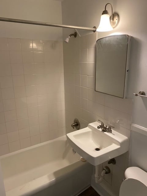 Foto del edificio - 1211 W 45th St