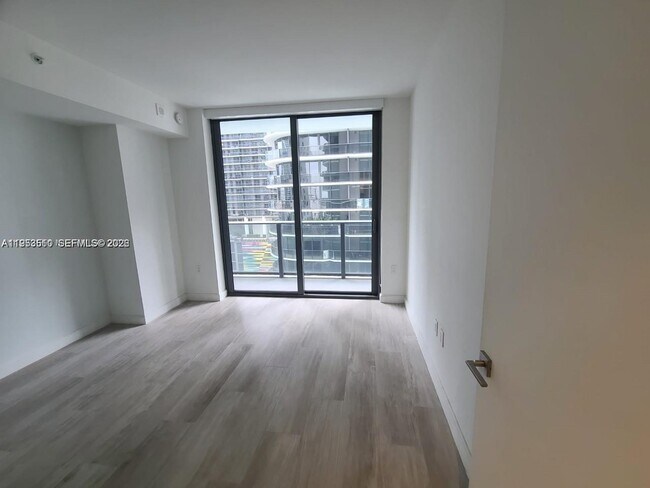 Foto del edificio - 55 SW 9th St