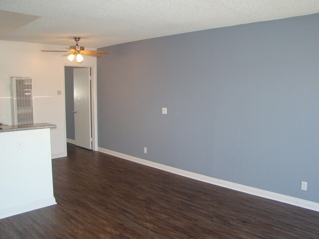 Foto del edificio - 6721 Riverton Ave