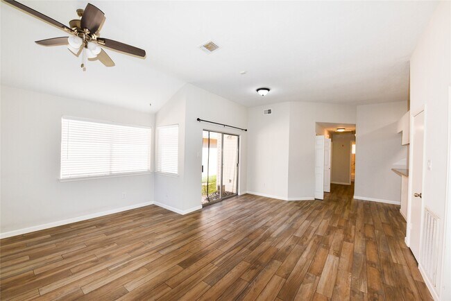 Foto del edificio - 8558 Laurel Trails Dr