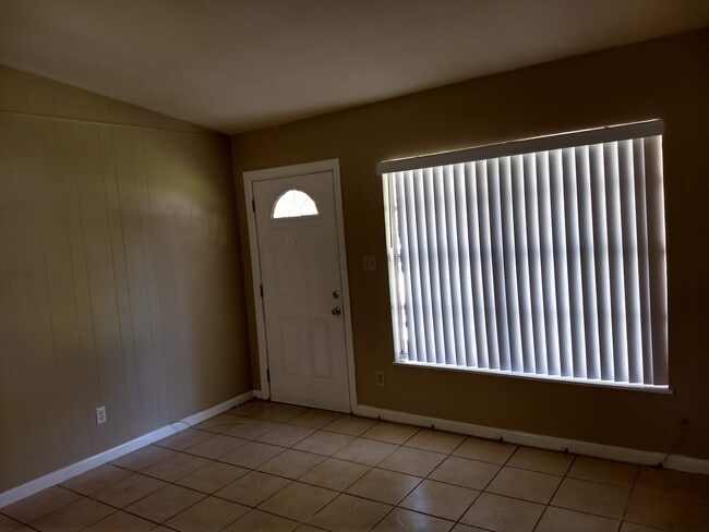 Building Photo - 226 E Cornelius Cir