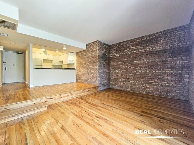 Building Photo - 2 bedroom in CHICAGO IL 60610