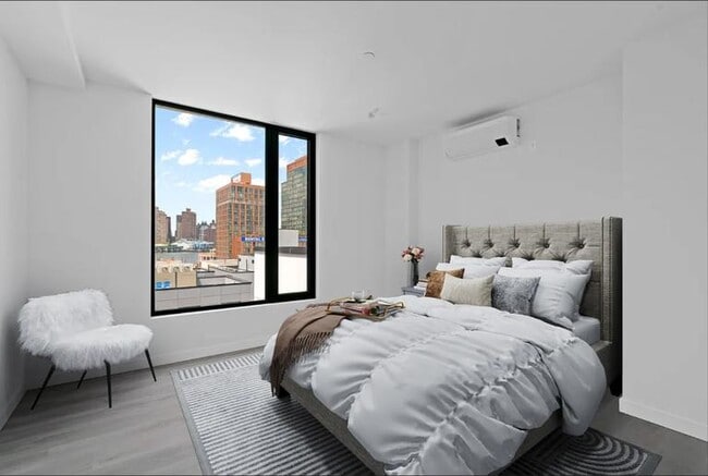 Foto del edificio - 33-52-52 Crescent St