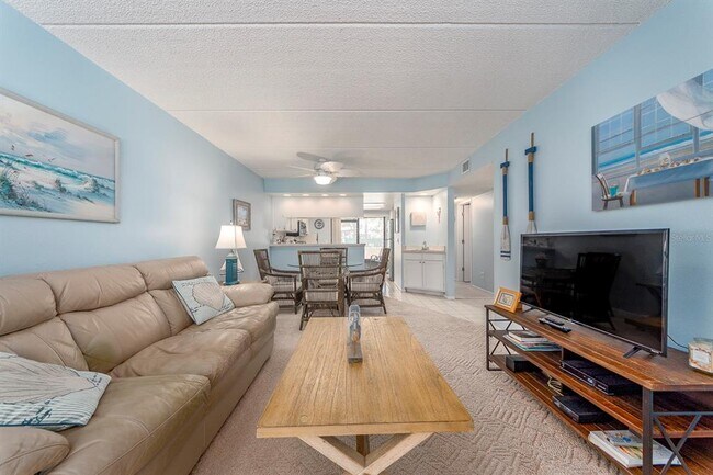 Building Photo - 105 Woodlake Wynde