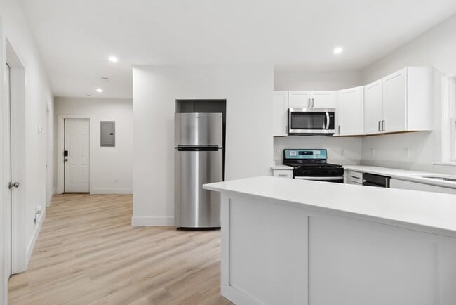 Building Photo - 4 Crest Ave