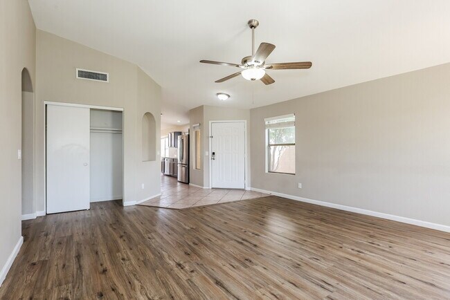 Foto del edificio - 2267 E Arabian Dr