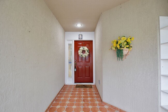 Foto del edificio - Gorgeous 3/2 Spacious Townhome with 1 Car ...