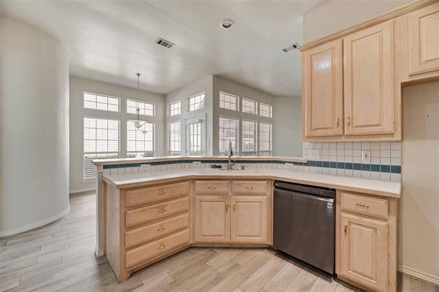 Building Photo - 2716 Carnation Dr