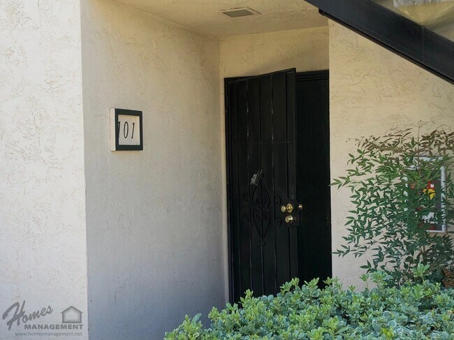 Foto del edificio - Homes Management - 1 Bed, 1 Bath Condo in Vermont Villas