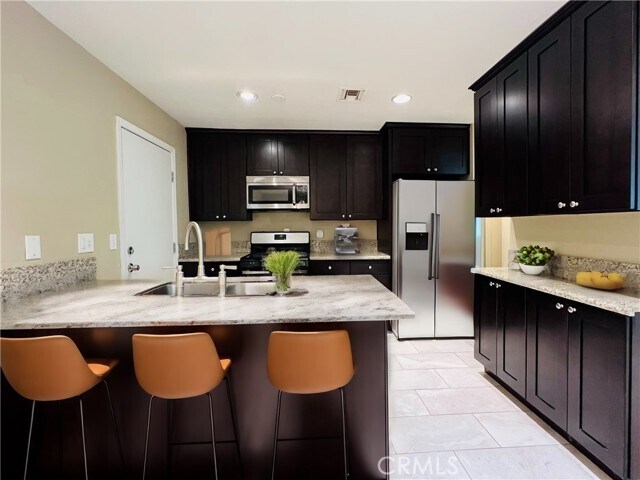 Foto del edificio - 408 Almond Ave
