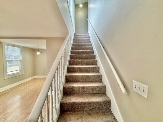 Foto del edificio - 119 E Oak St