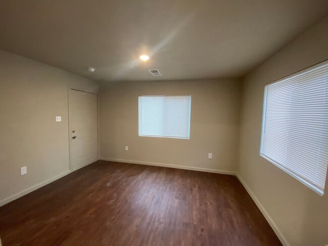 Foto del edificio - 310 7th St