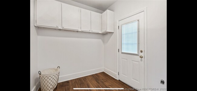 Building Photo - 662 Edgehill Rd