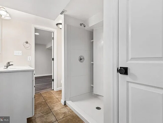 Building Photo - 5347 Holmes Run Pky