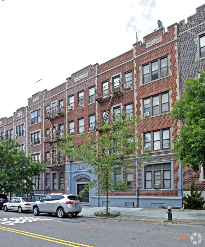 Foto del edificio - 6820 Ridge Blvd