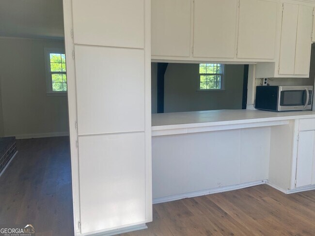 Building Photo - 421 Avera Ln