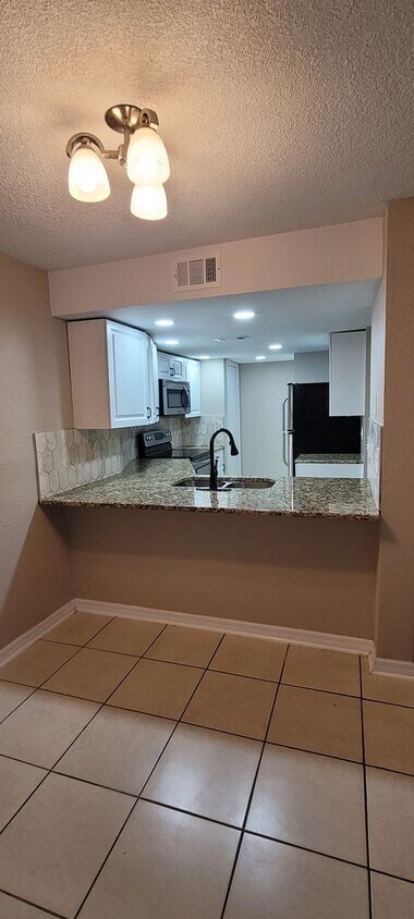 Foto principal - Modern One-Story Ground Floor Condo, Conve...