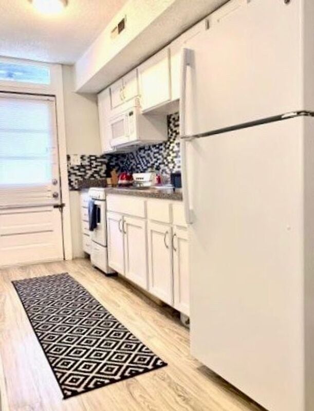 Building Photo - 2603-2605 Parkwood Ave