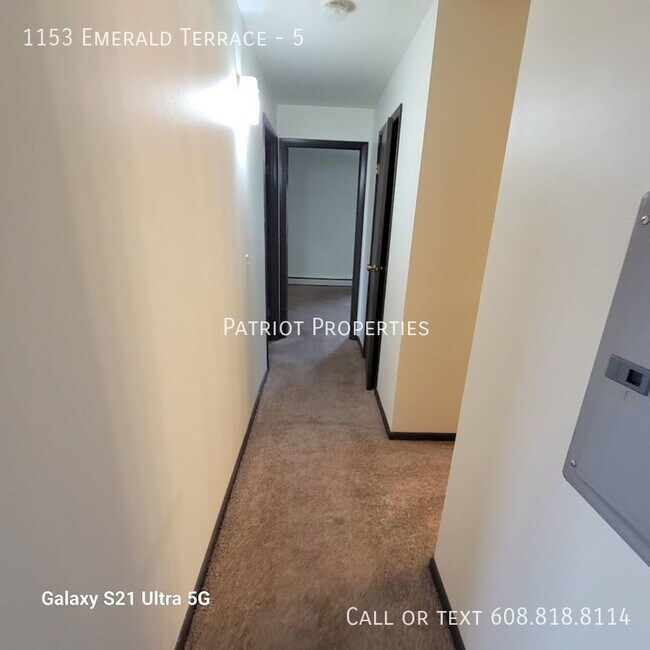 Building Photo - 2 bedroom/ 1 bath apartment in Sun Prairie...