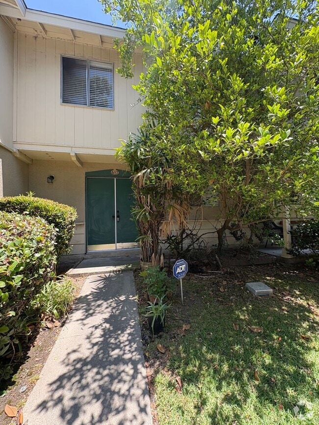 Building Photo - 617 E Matchwood Pl