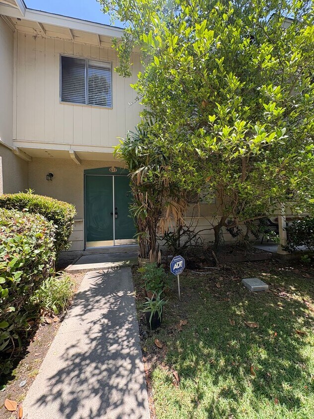 Primary Photo - Beautiful 3 Bedroom Condo