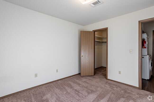 1BR, 1BA - 650SF - Rena Valley Apartments