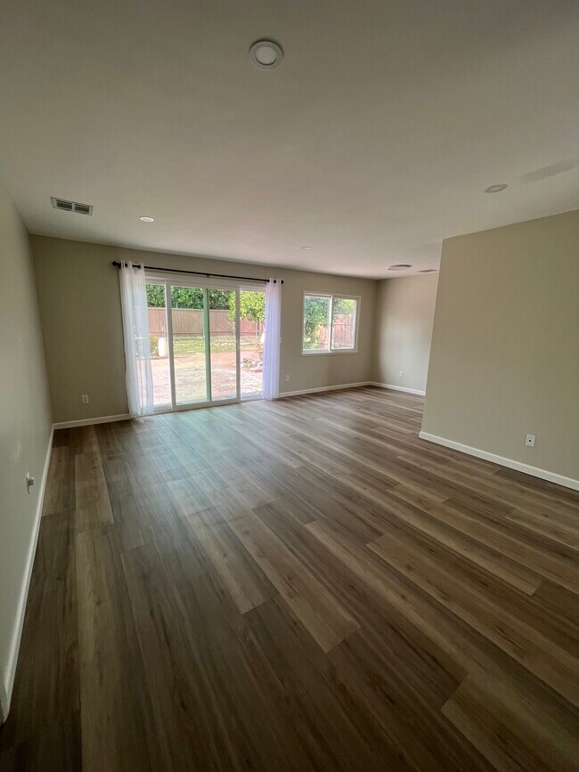 Building Photo - 6139 Lockhurst Dr
