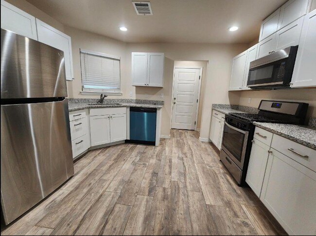 Building Photo - 8991 Redbud Rd