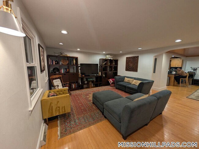 Building Photo - 45 Fort Ave