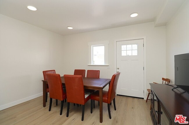 Foto del edificio - 2739 S Budlong Ave