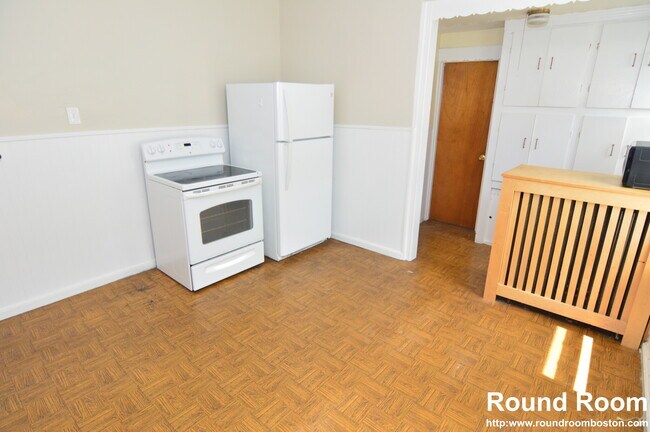 Building Photo - 100 Etna St