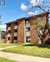 Building Photo - 1547 Pelletier St