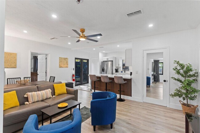 Foto del edificio - 719 NE 36th St