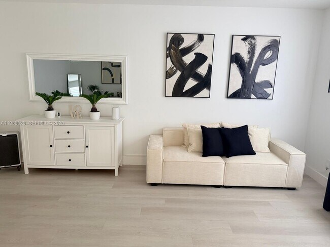 Foto del edificio - 1022 NE 42nd Terrace