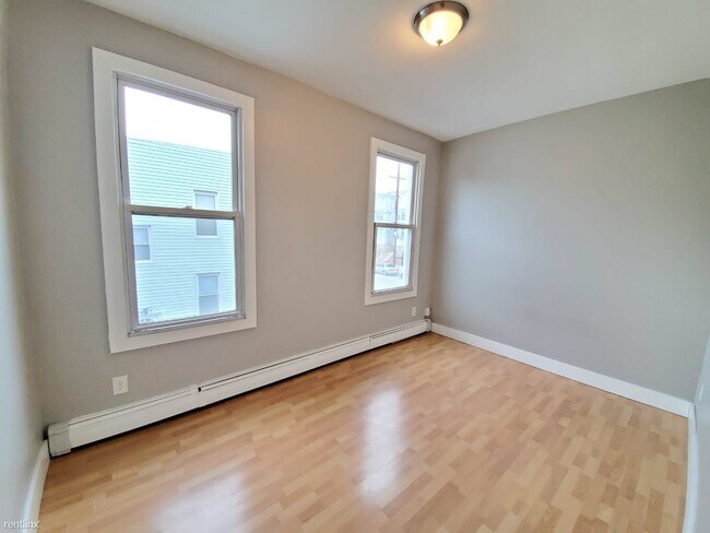 Foto del edificio - 3 br, 1 bath  - 730 Garfield Ave Apt 2